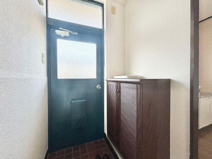 第5辰巳マンションの玄関