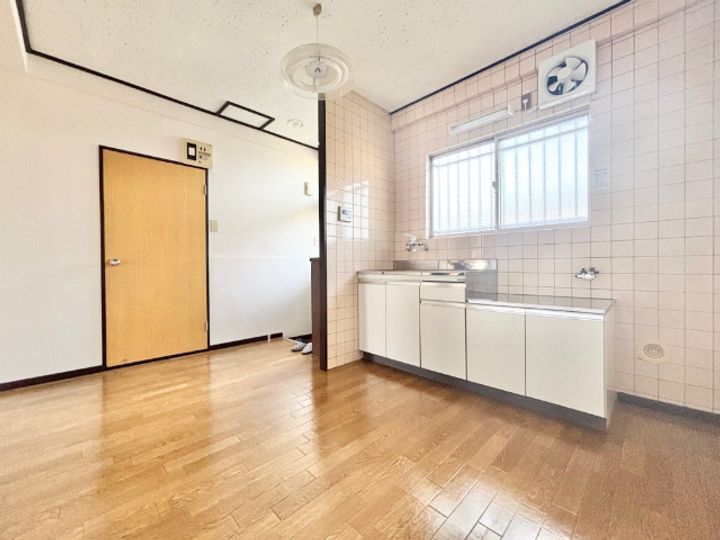 第5辰巳マンションの居間