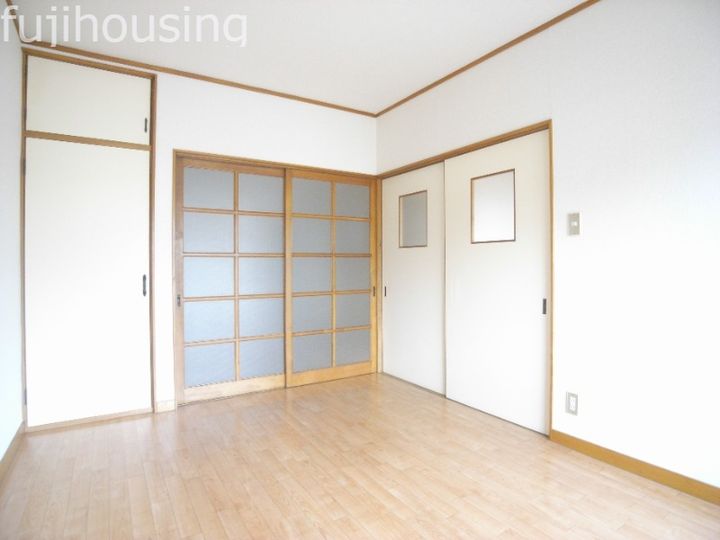 山共ビルの内装
