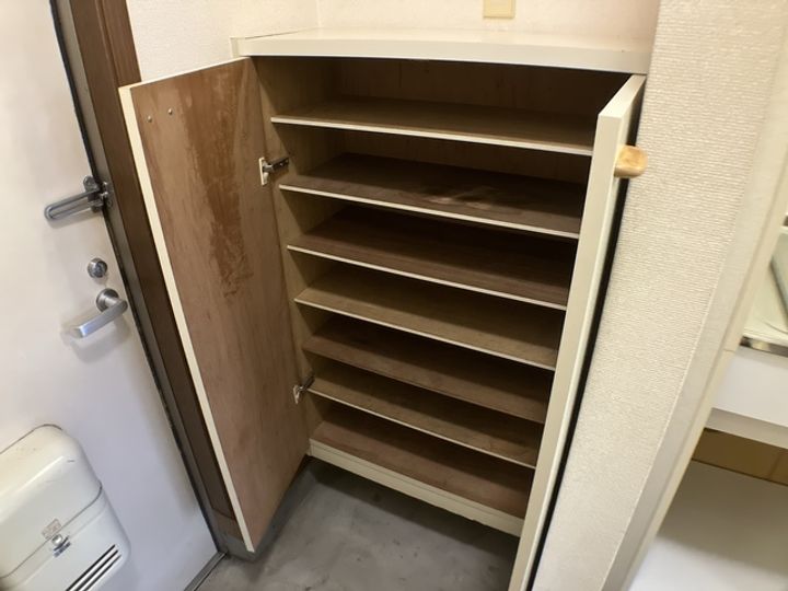 埼玉県越谷市大字三野宮(アパート)の賃貸物件の玄関