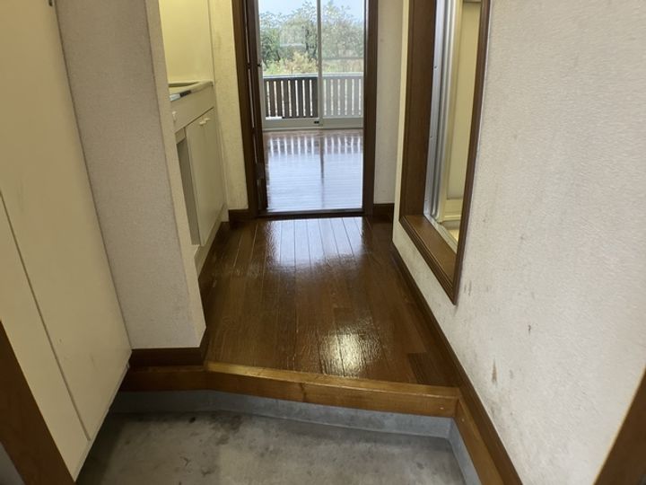 埼玉県越谷市大字三野宮(アパート)の賃貸物件の玄関