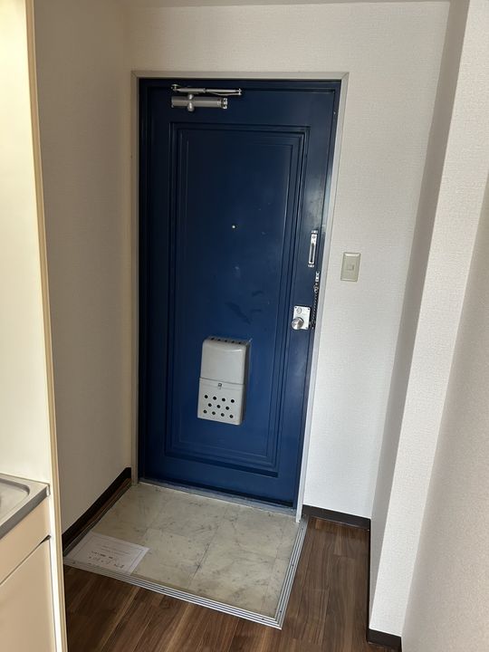 ハイツミスミの玄関