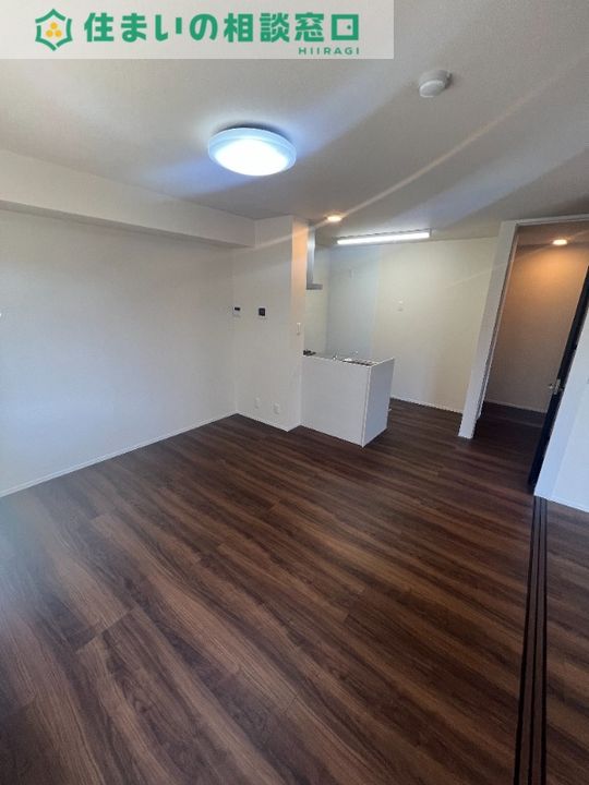 愛知県岡崎市赤渋町字袖広(アパート)の賃貸物件の居間