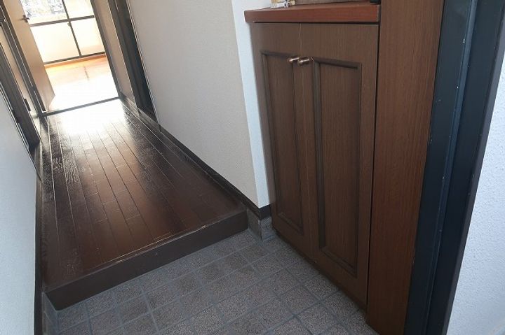 グランドール坪井の玄関