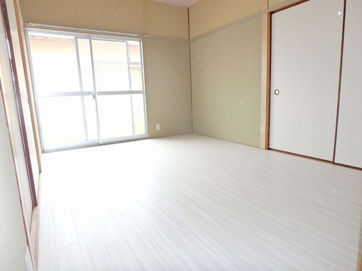 東新コーポの内装