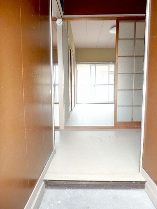 東新コーポの玄関