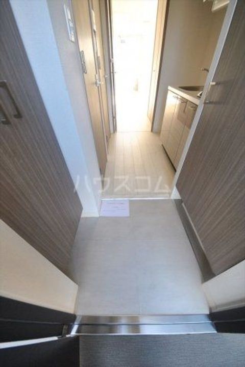 エスリード新大阪ヴェルデの玄関