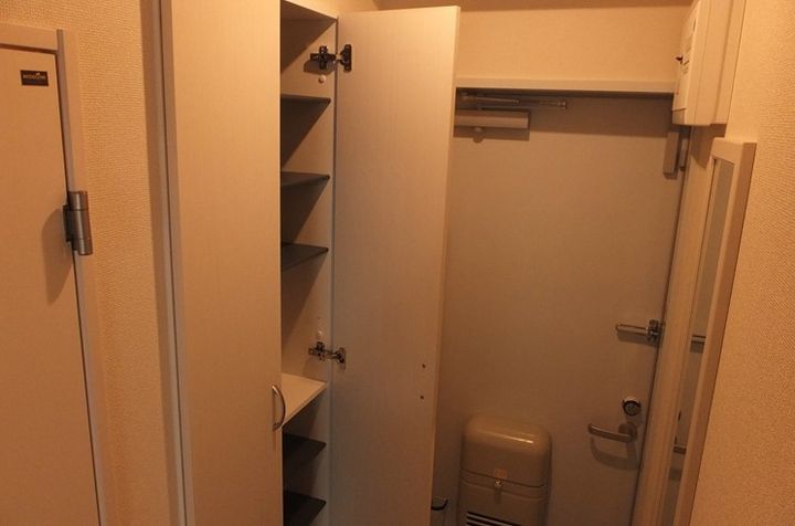 神奈川県横浜市磯子区岡村2(アパート)の賃貸物件の玄関