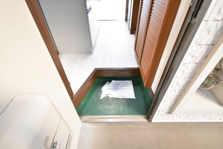 東京都調布市国領町7(アパート)の賃貸物件の玄関