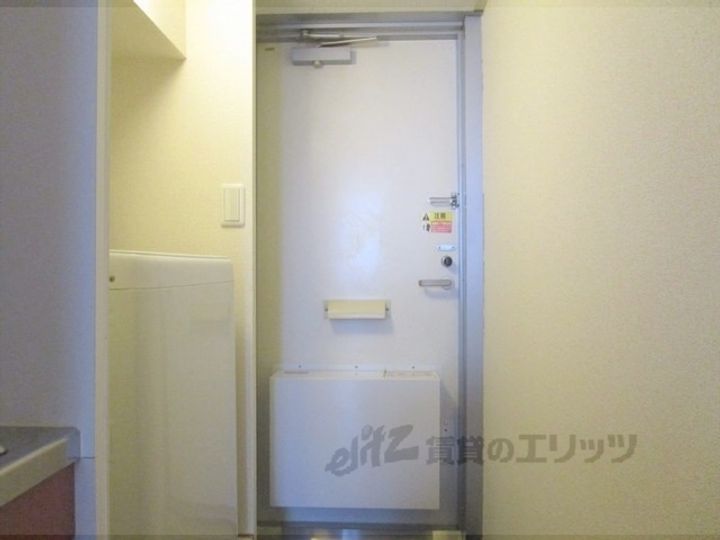 レオパレスRacoonD5の玄関