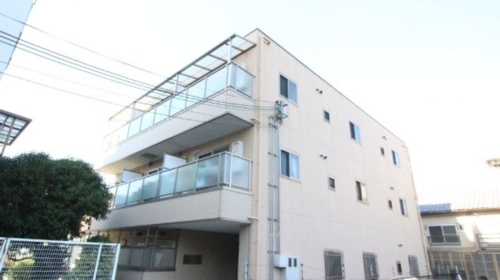 フィオレンテ栄町の外観