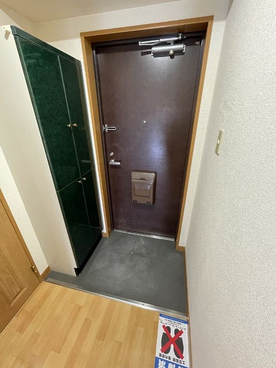 静岡県浜松市中央区下石田町(マンション)の賃貸物件の玄関