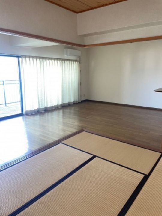 ロイヤルハイツ一茶苑の内装