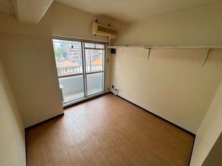 アスプロパラティIIの居間