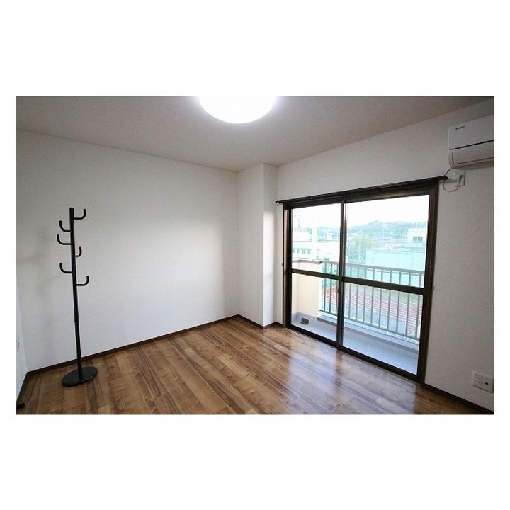 フラット山北の居間