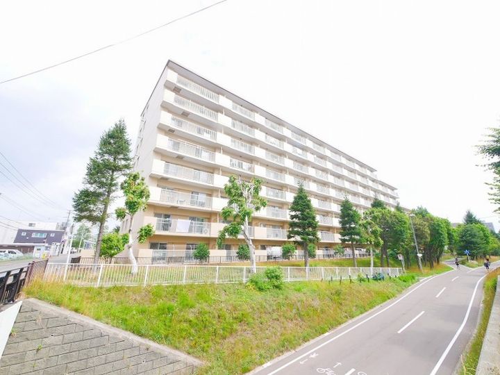 ファミール大谷地の外観