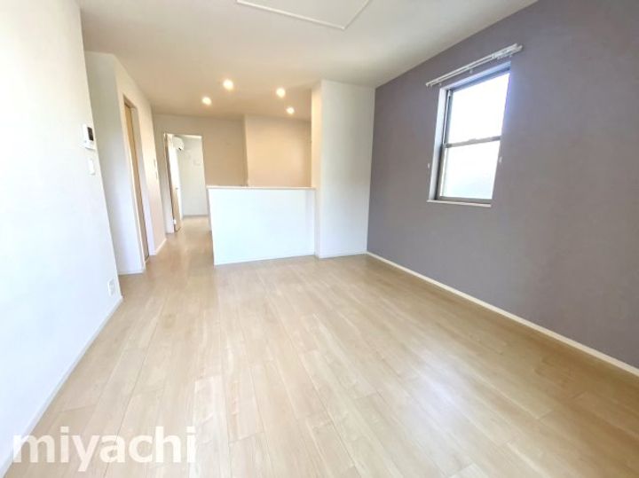 クラール安宅 Cの居間