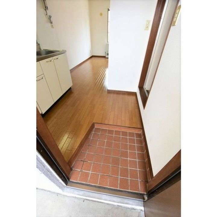 マンション白樺の玄関