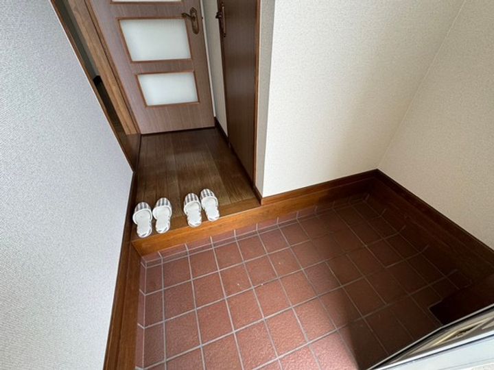 友国アパートの玄関