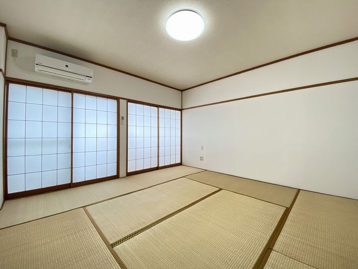 エヌ・ケー402の内装