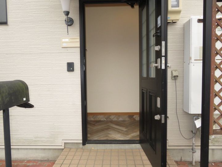 三重県伊勢市上地町(一戸建)の賃貸物件の玄関