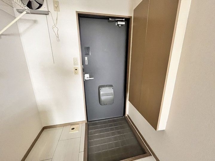 ビーライン麻生の玄関