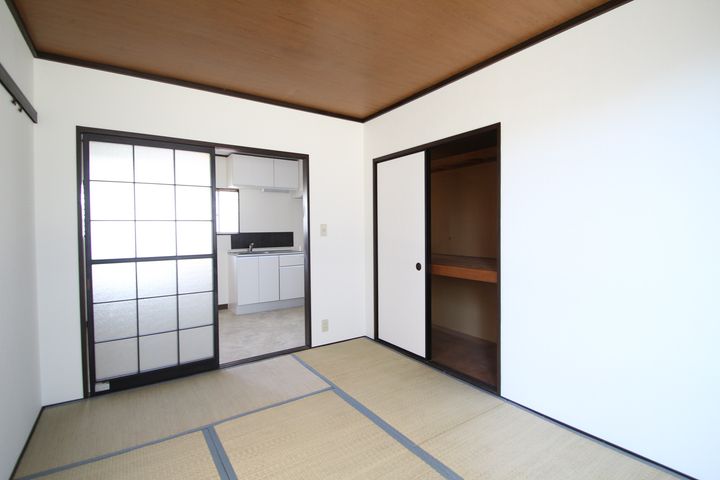 南鴨宮サニーハイツの居間