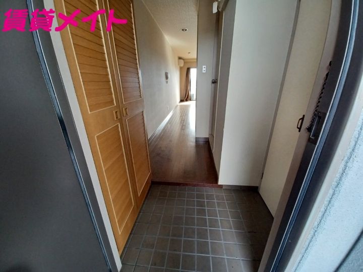 グリーンパレス Iの玄関