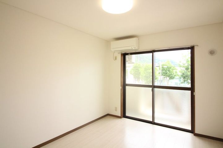 アジュール本郷の居間