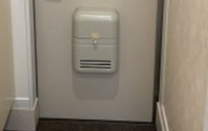 神奈川県横浜市西区西戸部町1(アパート)の賃貸物件の玄関