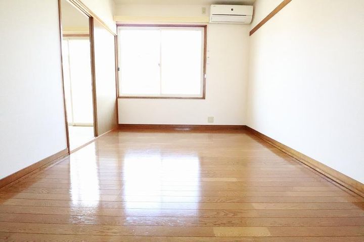 ハイツイーハトーブVの居間