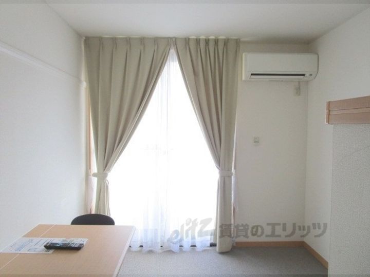 レオパレスハウス香里ヶ丘の居間