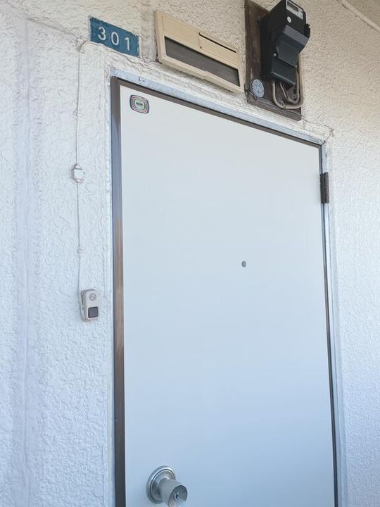 第一稲付ハイツの玄関