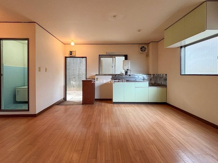 上山コーポ(上山町3-597-5)の居間