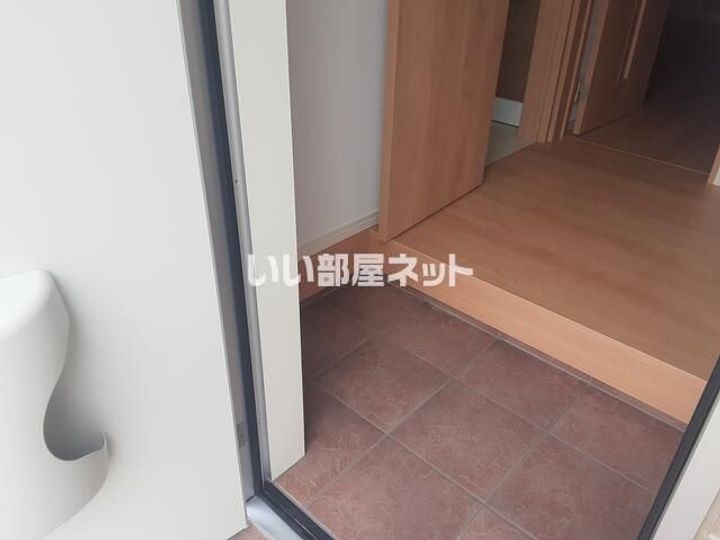 埼玉県吉川市中央2(アパート)の賃貸物件の玄関