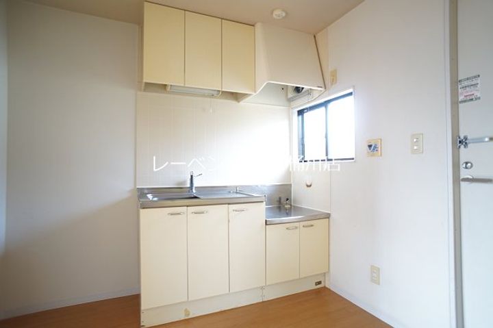 ジュネス井戸木B棟のキッチン