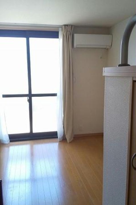 レオパレスグリーンハイム南の居間