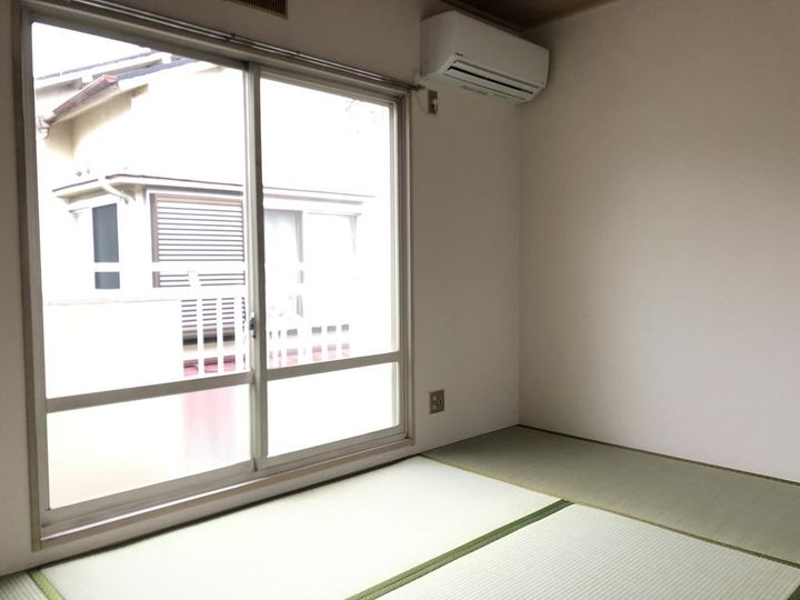 伴ハイツの居間