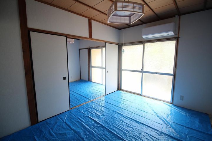 相川アパートの居間