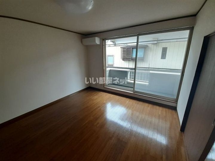 グリーンアベニューの居間