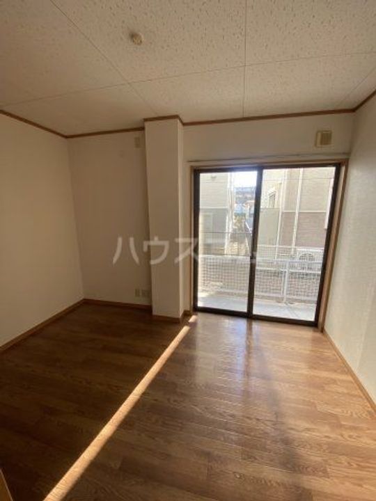 ハイツ田戸の居間