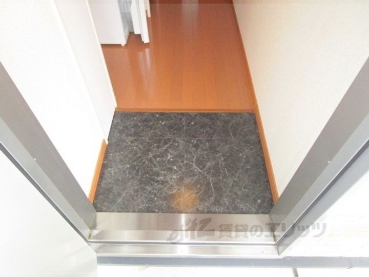 レオパレスヴィラ南田附1の玄関