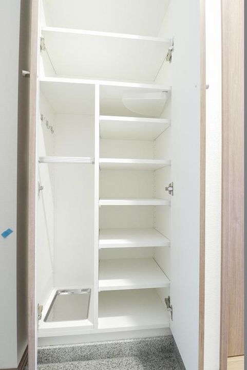 東京都新宿区山吹町の賃貸マンションの玄関