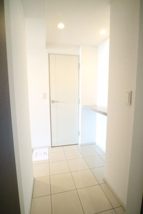 プライムアーバン四谷外苑東の玄関