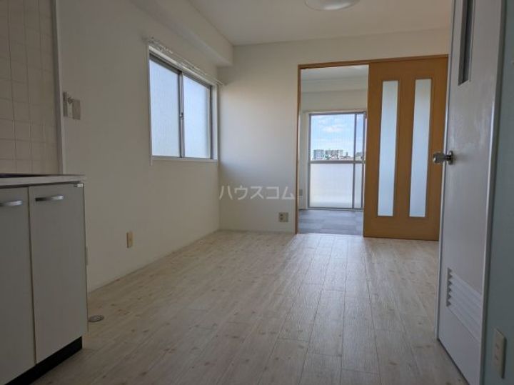 ハイツ高康の居間