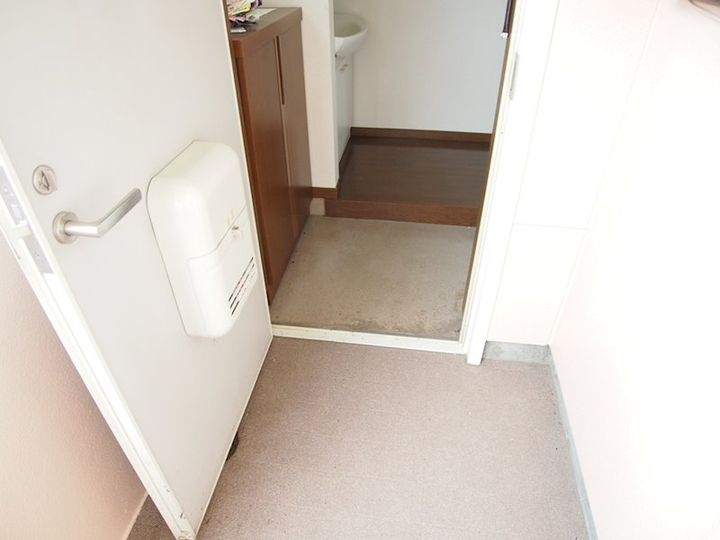 サンシャインハイツの玄関