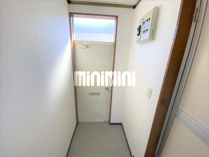 栗原ハイツの玄関