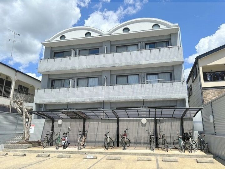 メイプル等持院の外観