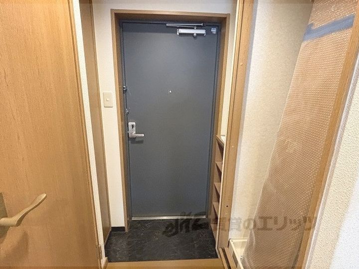 メイプル等持院の玄関