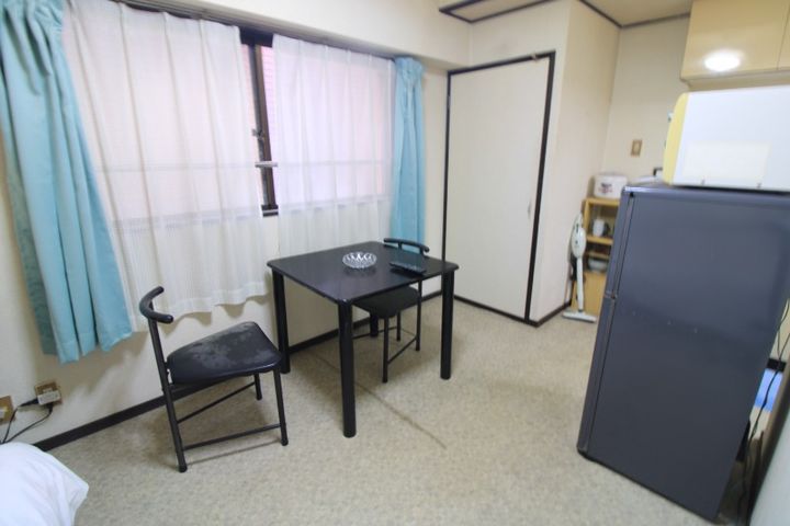 エース平之町の居間